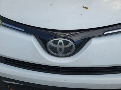 Used 2018 Toyota RAV4 XLE image 7