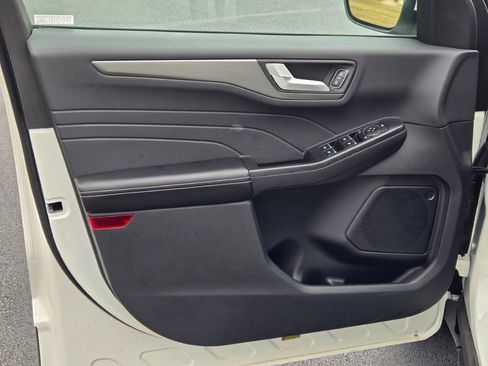 Used 2024 Ford Escape SE image 20