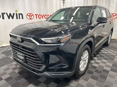 Used 2025 Toyota Grand Highlander AWD image 3