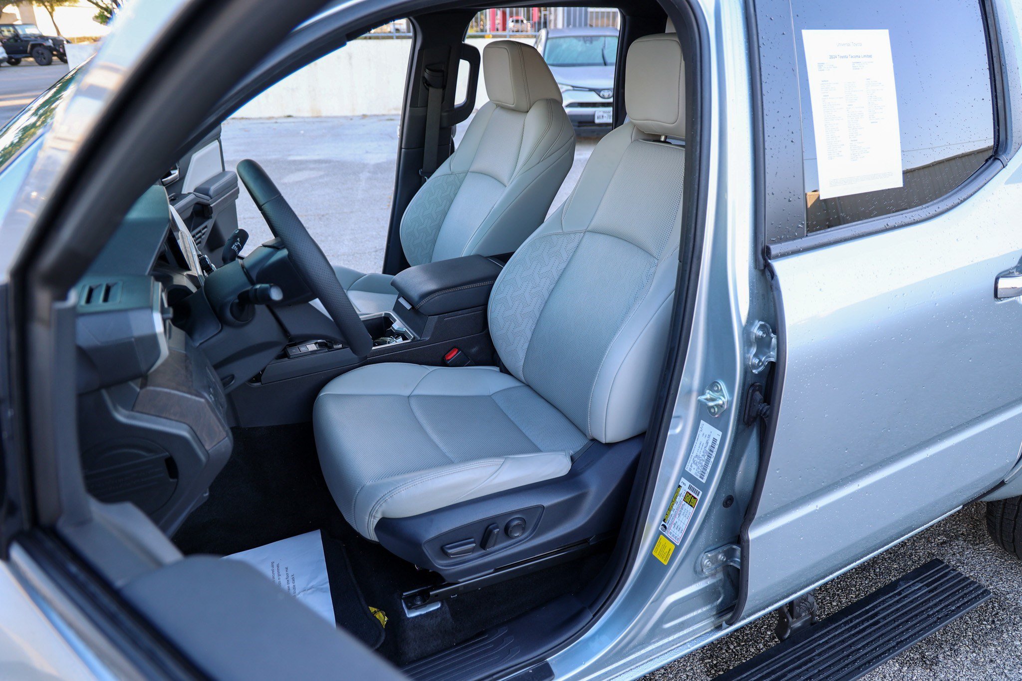 Used 2024 Toyota Tacoma Limited w/ Limited Package (LT) AWD/4WD image 36