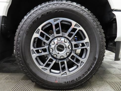 Used 2025 Ford F250 Platinum w/ Platinum Plus Package image 8