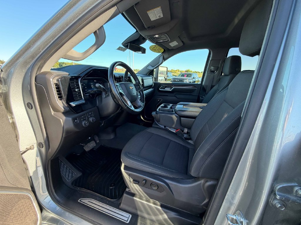 Used 2025 Chevrolet Silverado 2500 LT w/ Convenience Package AWD/4WD image 17