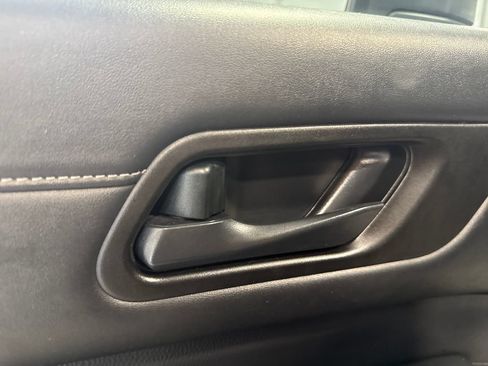 Used 2024 Nissan Pathfinder SV FWD image 29