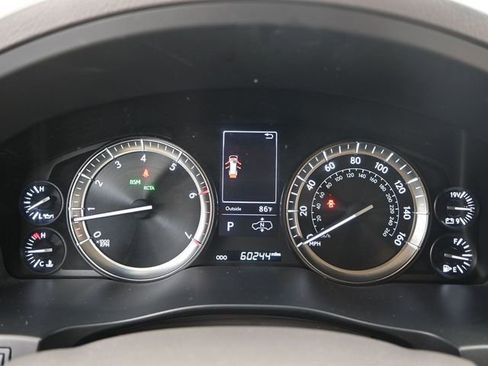 Used 2021 Lexus LX 570 4WD w/ Luxury Package image 13