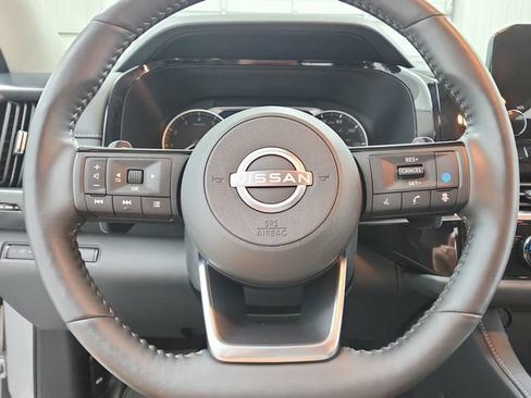 Used 2025 Nissan Pathfinder SL FWD image 24