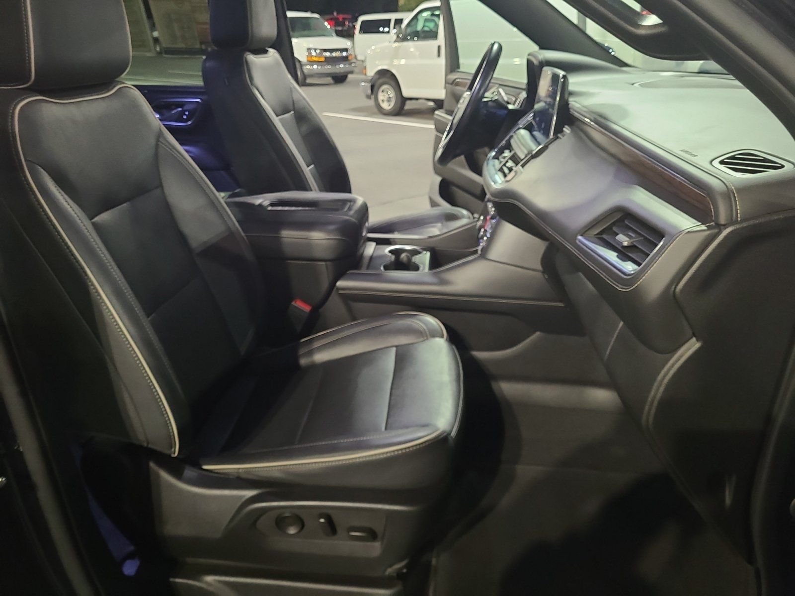 Used 2023 Chevrolet Suburban Premier AWD/4WD image 19