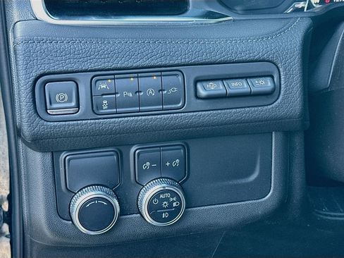 Used 2021 GMC Yukon XL Denali w/ Denali Premium Package RWD image 10