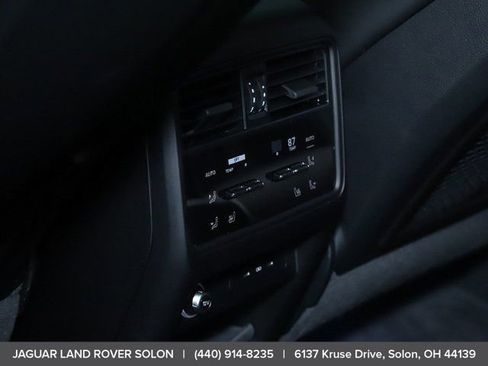 Used 2025 Porsche Cayenne GTS AWD/4WD image 38