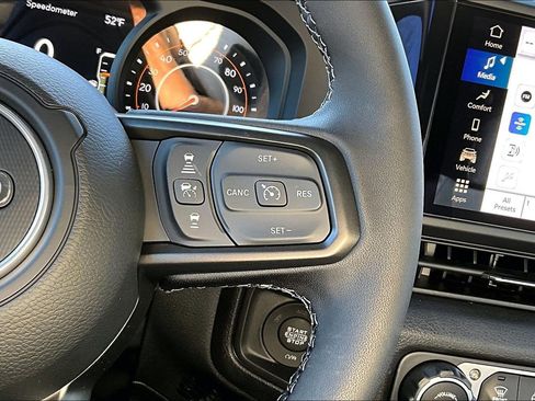 New 2025 Jeep Gladiator Sport image 18