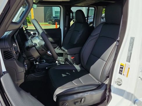 New 2026 Jeep Wrangler Unlimited Sahara AWD/4WD image 14