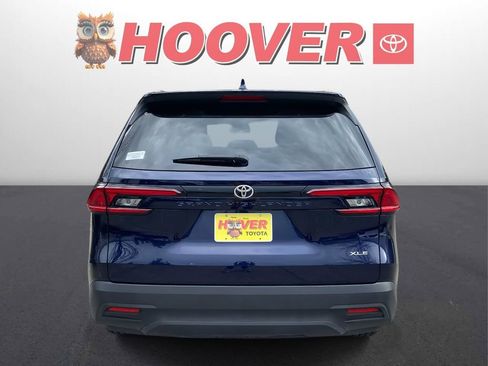 Used 2025 Toyota Grand Highlander XLE image 3