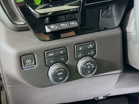 Used 2023 Chevrolet Silverado 1500 ZR2 w/ Technology Package image 12