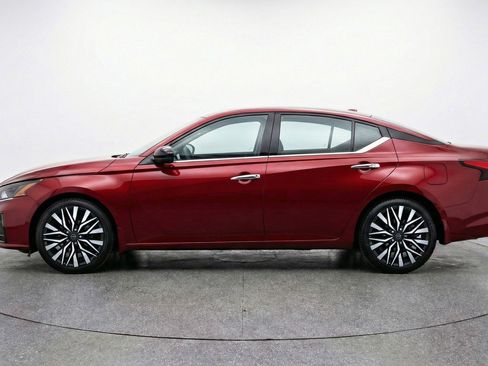 Used 2025 Nissan Altima 2.5 SV FWD image 5