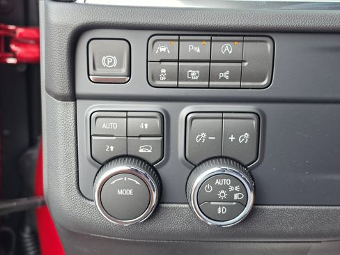 New 2026 Chevrolet Suburban Premier AWD/4WD image 35