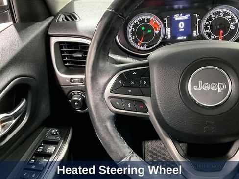 Used 2019 Jeep Cherokee Latitude Plus w/ Cold Weather Group AWD/4WD image 15