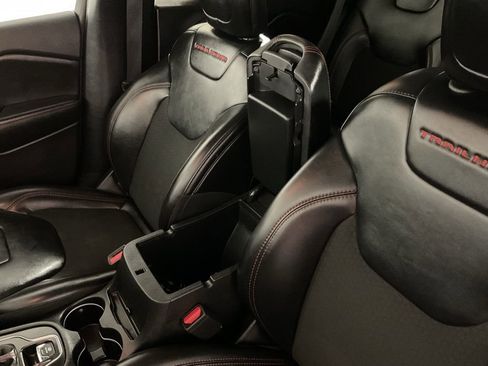 Used 2019 Jeep Cherokee Trailhawk w/ Comfort/Convenience Group image 31