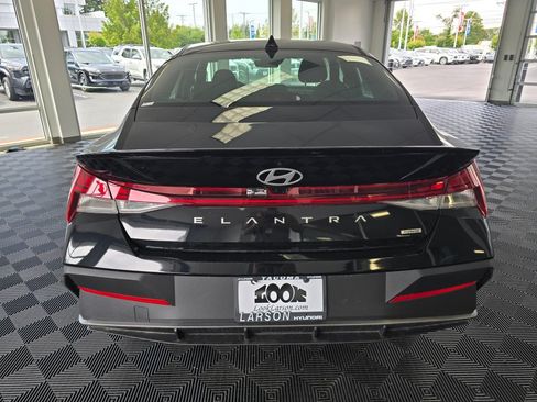 New 2026 Hyundai Elantra SEL FWD image 4