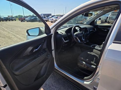 Used 2022 GMC Terrain SLE w/ Driver Convenience Package AWD/4WD image 11