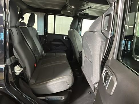 Used 2024 Jeep Wrangler Unlimited Sahara AWD/4WD image 28