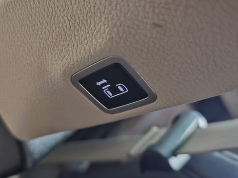 Used 2021 Chrysler Pacifica Touring image 21