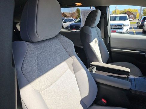 Used 2025 Toyota Sienna LE image 25