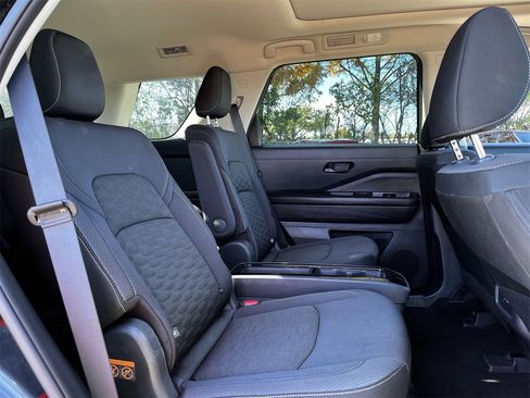 Used 2024 Nissan Pathfinder SV w/ SV Premium Package image 25