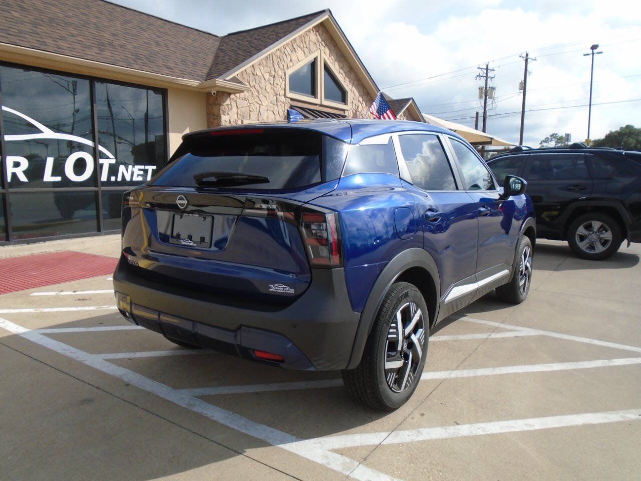 Used 2025 Nissan Kicks SV FWD image 8