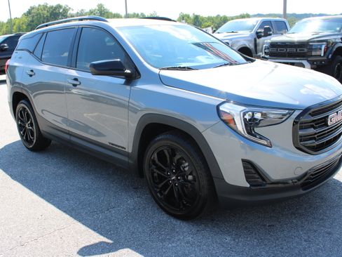 Used 2021 GMC Terrain SLE w/ Elevation Edition FWD image 4