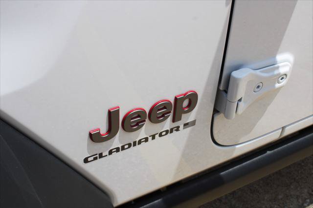 Used 2026 Jeep Gladiator Rubicon AWD/4WD image 12