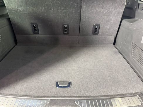 Used 2025 Chevrolet Suburban Premier image 28