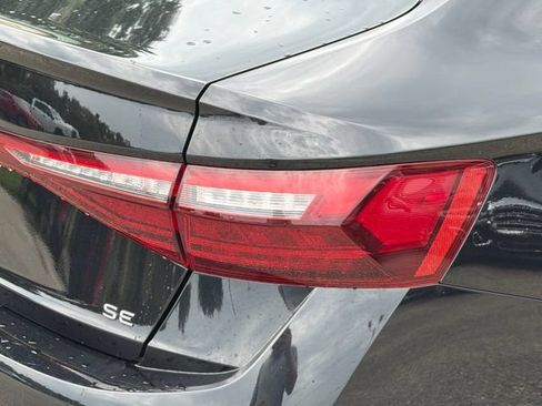 Used 2025 Volkswagen Jetta SE FWD image 26