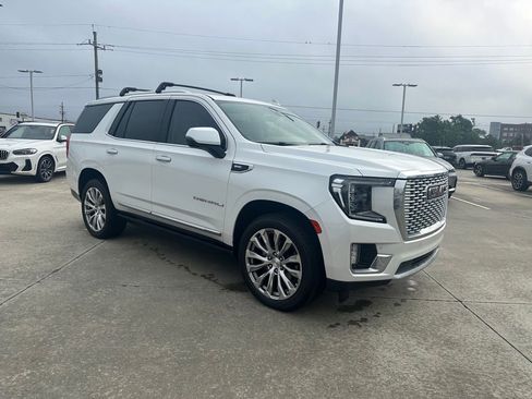 Used 2022 GMC Yukon Denali w/ Denali Premium Package AWD/4WD image 3