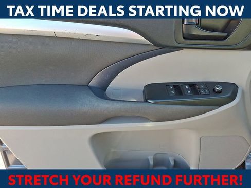 Used 2019 Toyota Highlander LE image 12