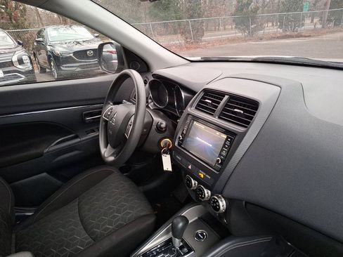 Used 2023 Mitsubishi Outlander Sport ES image 12