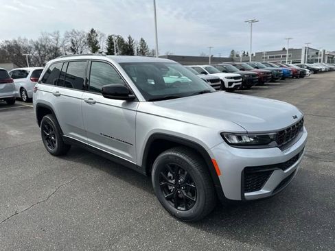 New 2026 Jeep Grand Cherokee Altitude AWD/4WD image 4
