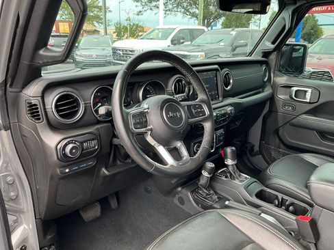 Used 2022 Jeep Wrangler Unlimited Sahara w/ Cold Weather Group AWD/4WD image 16