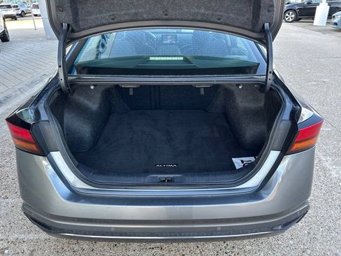 Used 2025 Nissan Altima 2.5 SV FWD image 6