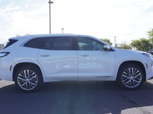 Used 2026 Buick Enclave Avenir w/ Super Cruise Package FWD image 7