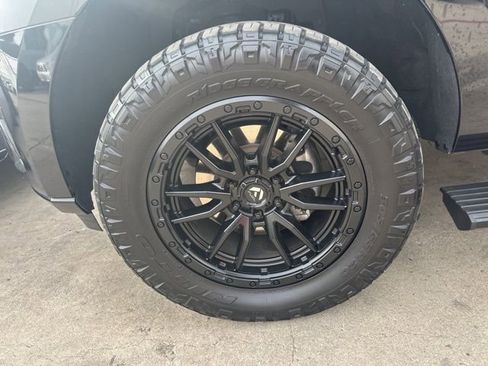 Used 2022 Ford Expedition Limited image 3