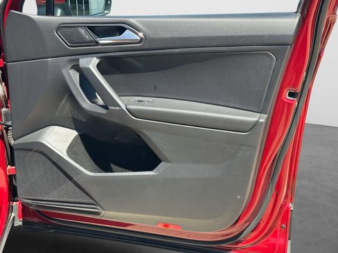 Used 2018 Volkswagen Tiguan SE w/ Panoramic Sunroof Package FWD image 9
