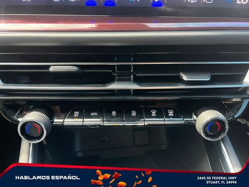 Used 2024 Chevrolet Traverse RS FWD image 26