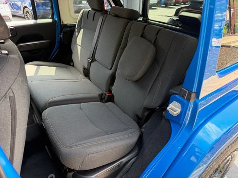 Used 2024 Jeep Wrangler Unlimited Sahara AWD/4WD image 31