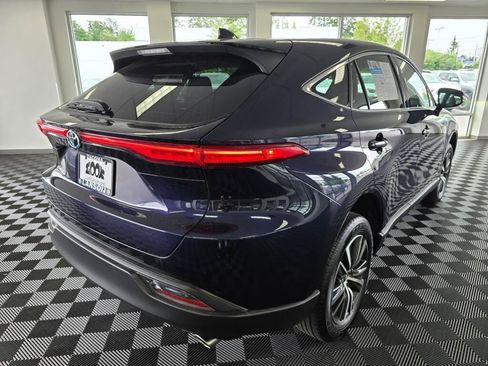 Used 2023 Toyota Venza LE AWD/4WD image 3