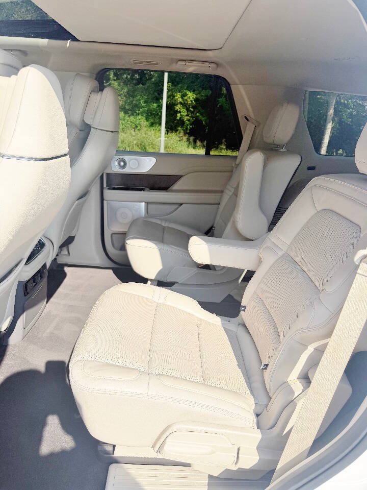 Used 2018 Lincoln Navigator Reserve w/ Technology Package AWD/4WD image 11