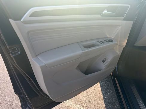 Certified 2023 Volkswagen Atlas SE w/ Panoramic Sunroof Package AWD/4WD image 12