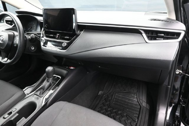Used 2025 Toyota Corolla LE FWD image 33