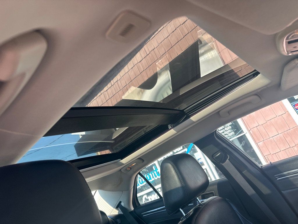 Used 2018 Chrysler 300 Touring L RWD image 9