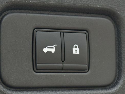 Used 2025 Nissan Pathfinder SV image 27