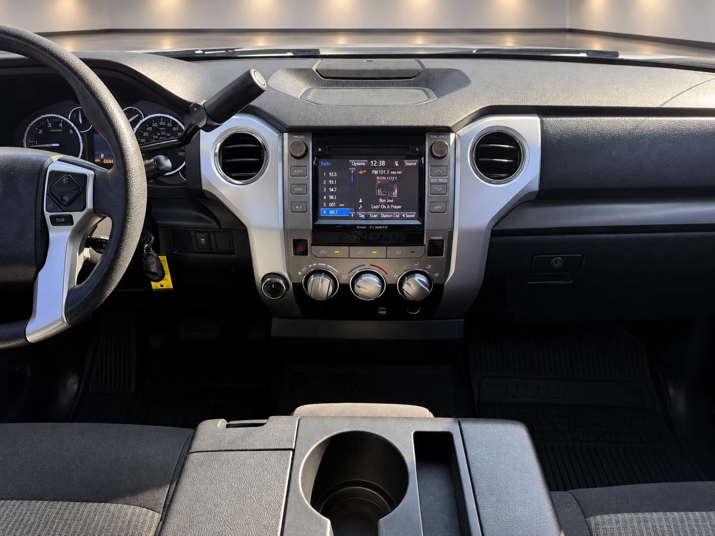 Used 2015 Toyota Tundra SR5 AWD/4WD image 16