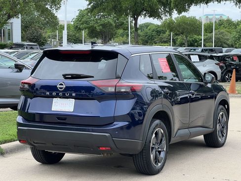 Certified 2025 Nissan Rogue SV FWD image 4